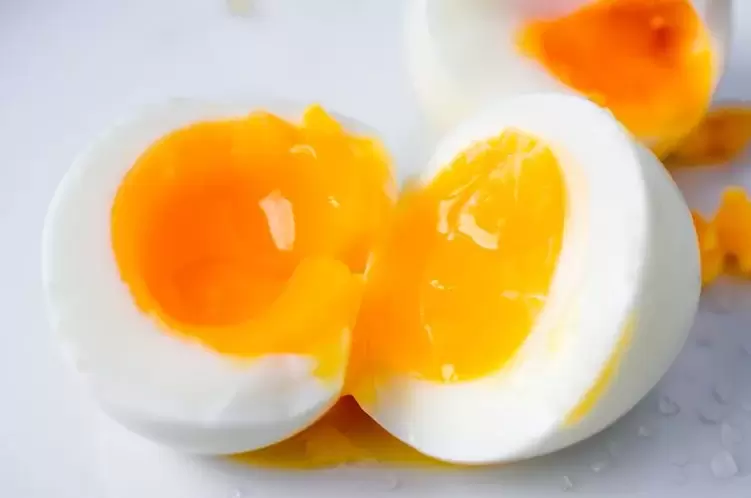 ou de pui fiert moale pentru o dietă fără carbohidrați