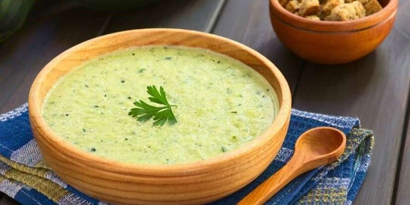Supa piure de varză și dovlecel este un fel de mâncare prietenos cu stomacul din meniul dietei hipoalergenice