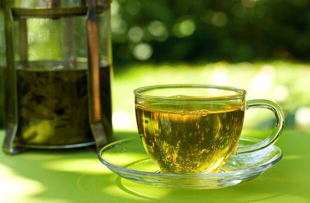Ceaiul verde este baza uneia dintre opțiunile dietei cu apă